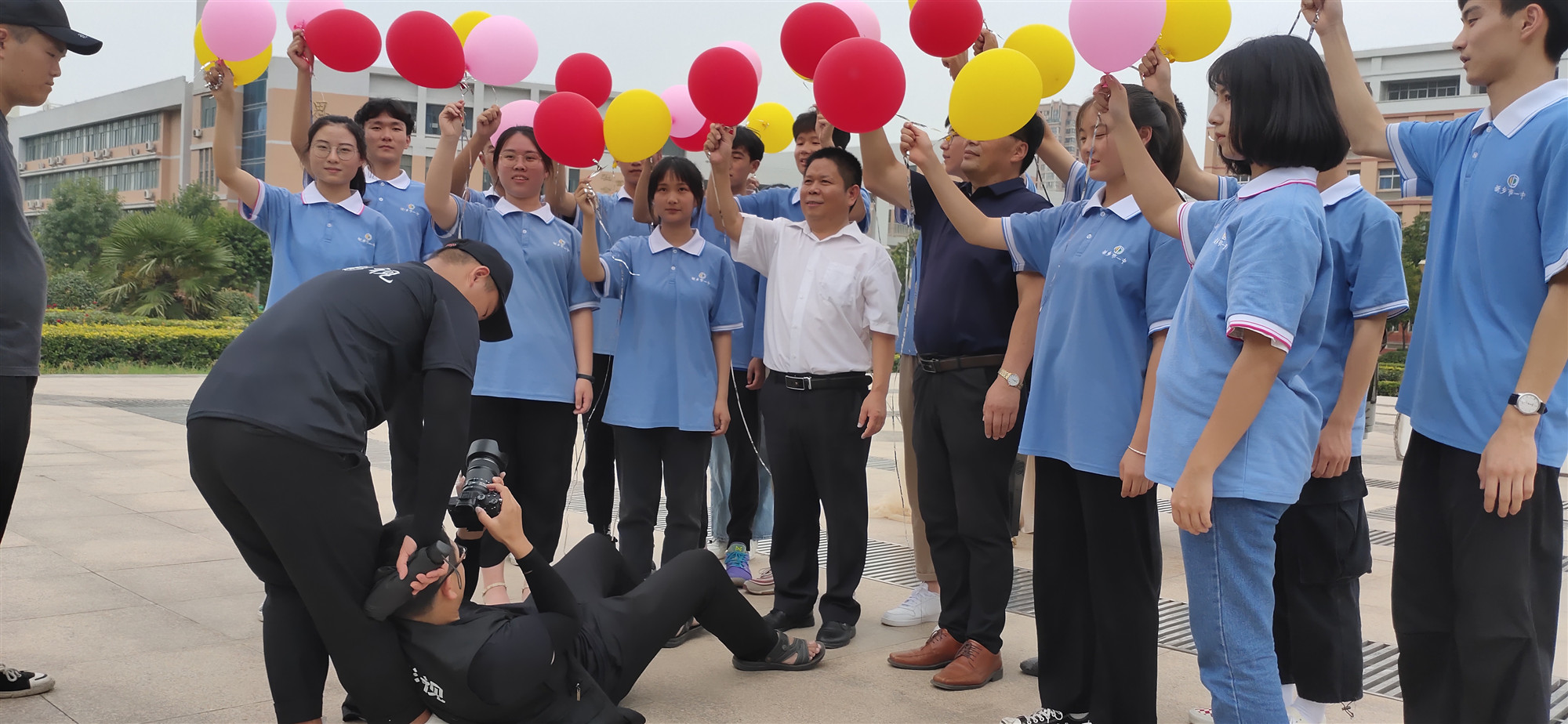 為了一個更好的角度，躺著拍也是常事_副本