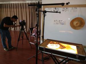 新鄉(xiāng)視界影視正在拍攝沙畫(huà)廣告